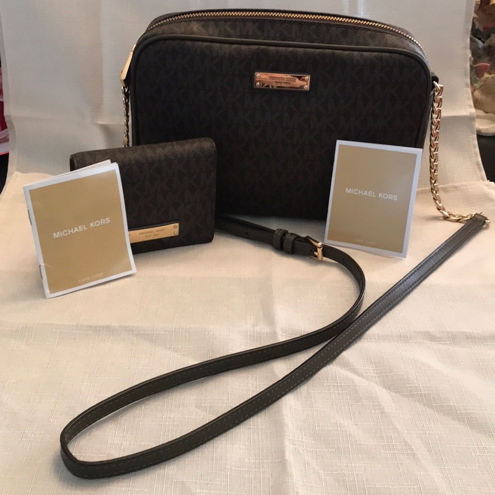 Michael Kors Large Crossbody w/ matching wallet